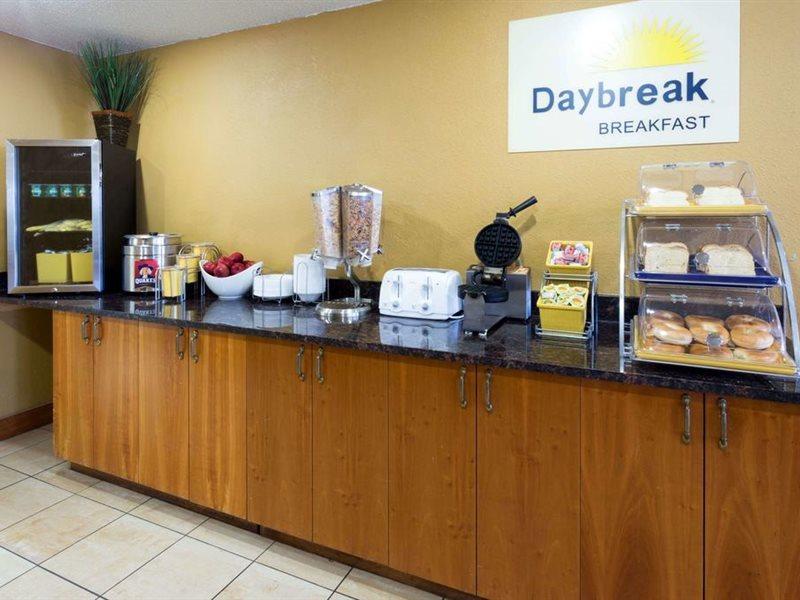 Days Inn & Suites By Wyndham Northwest Indianapolis Exterior foto