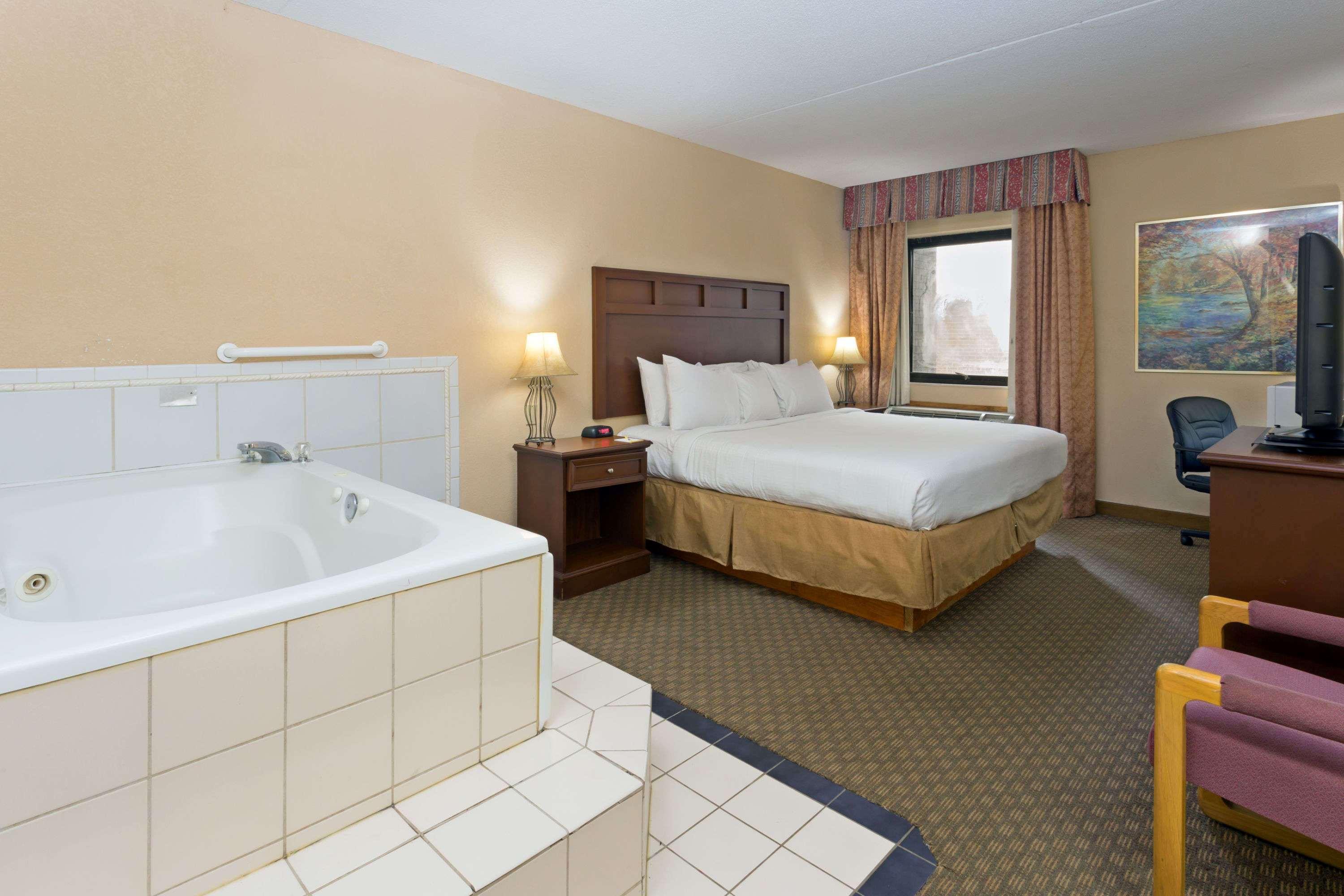 Days Inn & Suites By Wyndham Northwest Indianapolis Exterior foto