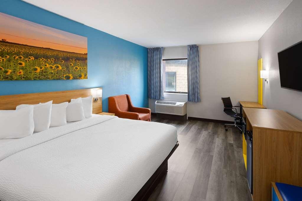 Days Inn & Suites By Wyndham Northwest Indianapolis Zimmer foto
