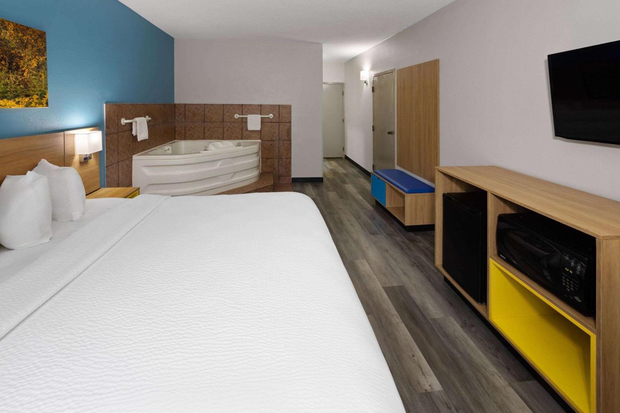 Days Inn & Suites By Wyndham Northwest Indianapolis Exterior foto