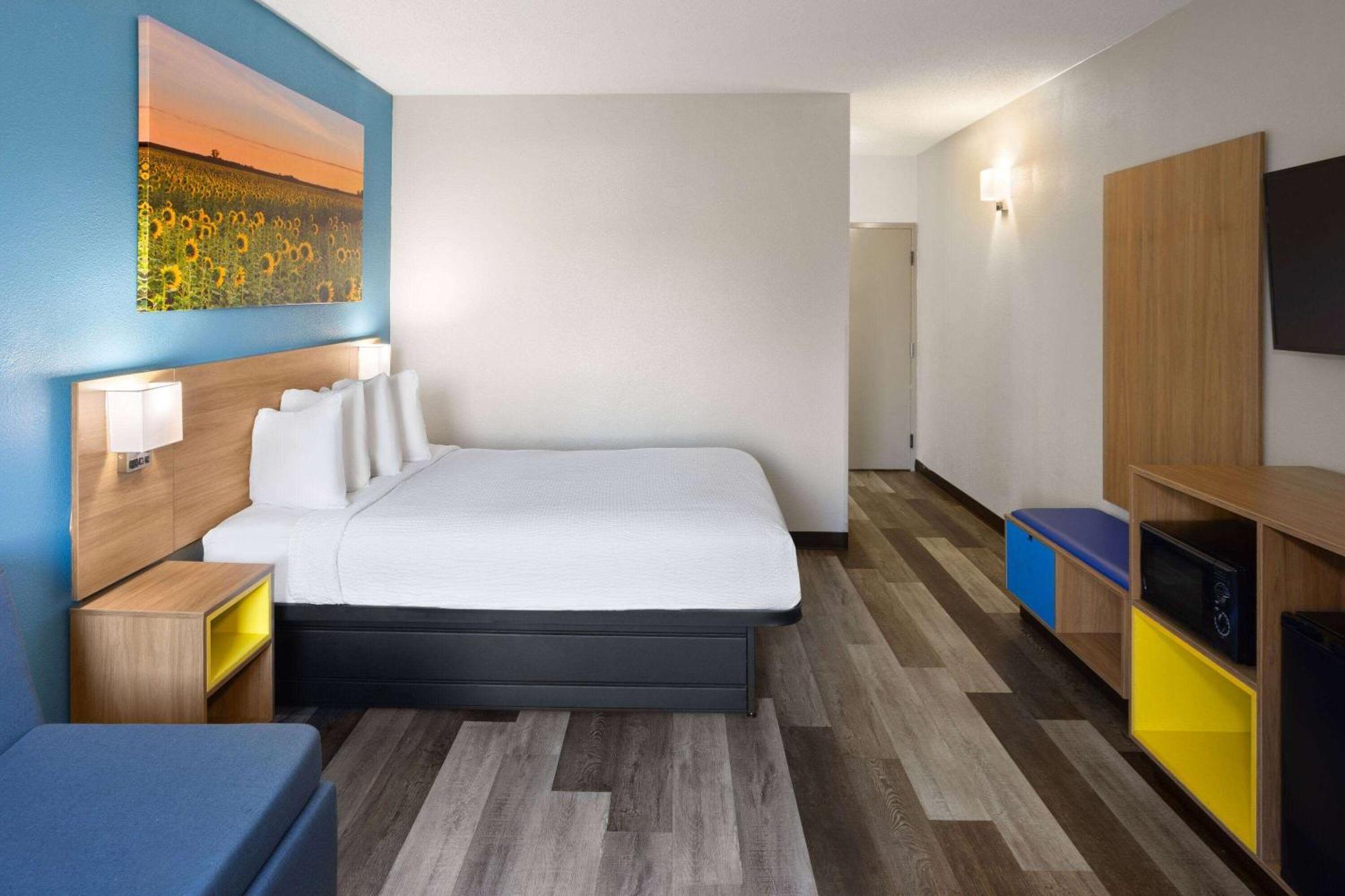 Days Inn & Suites By Wyndham Northwest Indianapolis Exterior foto