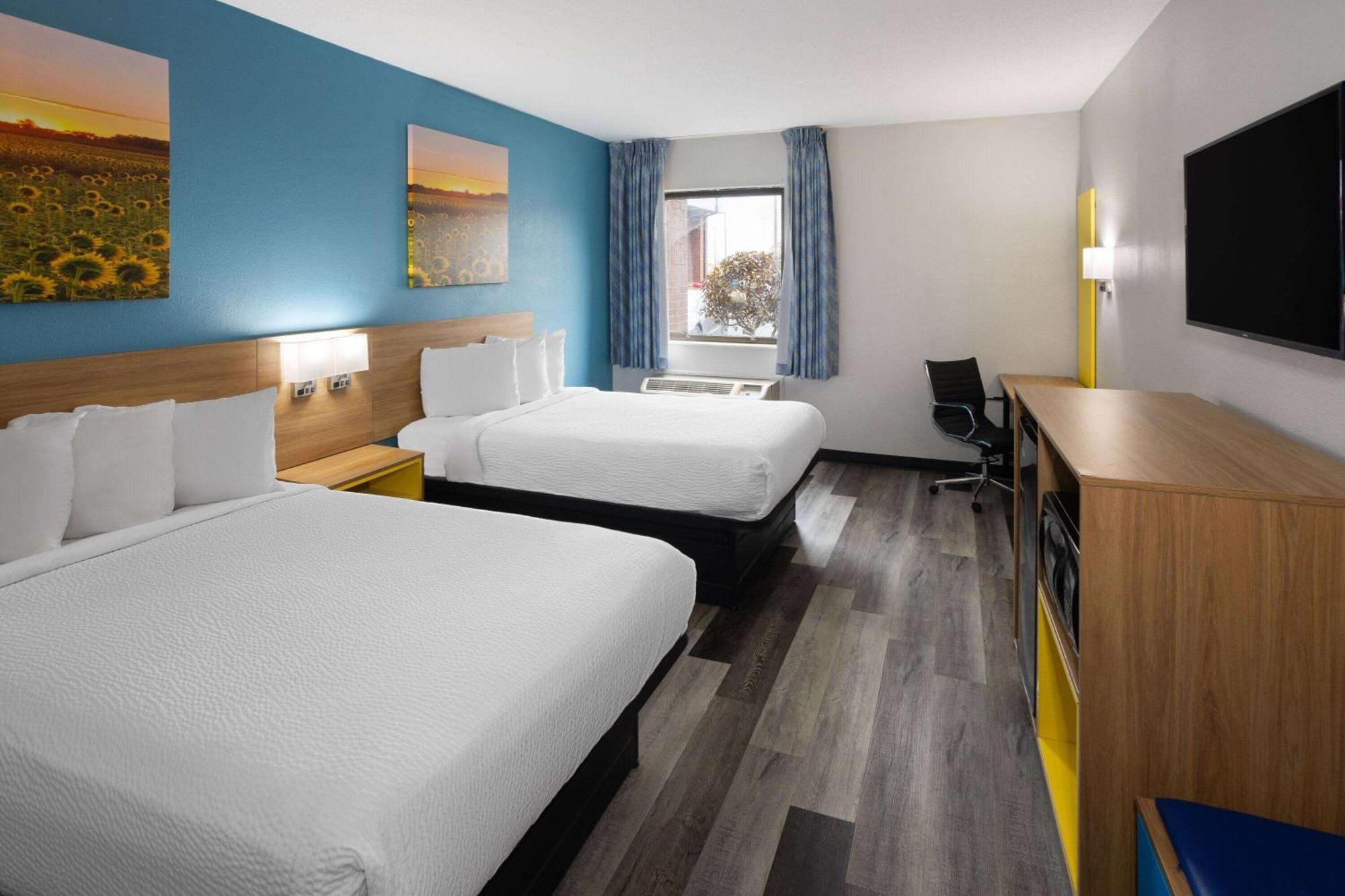 Days Inn & Suites By Wyndham Northwest Indianapolis Exterior foto